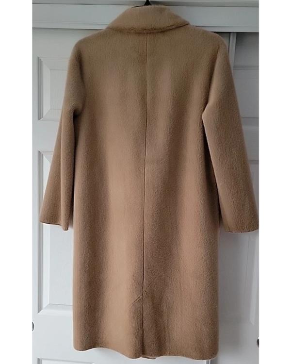 A Merry Little Ex-Mas 2025 Alicia Silverstone Beige Faux Fur Coat